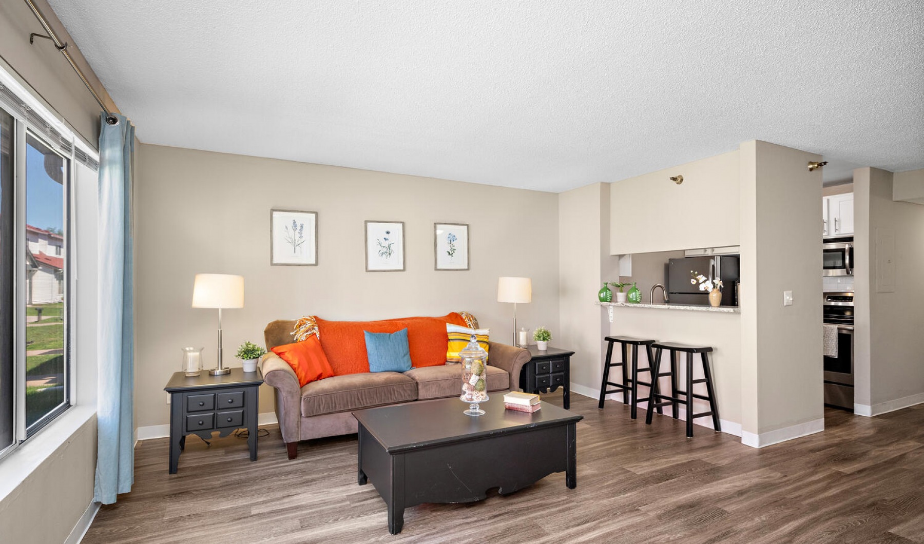 Studio, One, Two, and Three Bedroom Apartments in Burnsville, MN